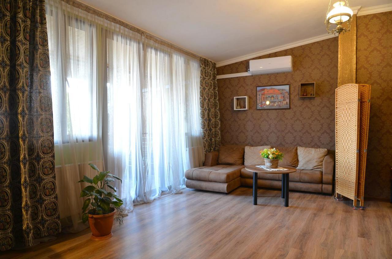 Natia's On Dadiani St. Tbilisi